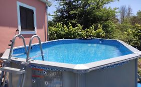 Beautiful Nearby Beach House With Garden, Private Pool And Large Yard